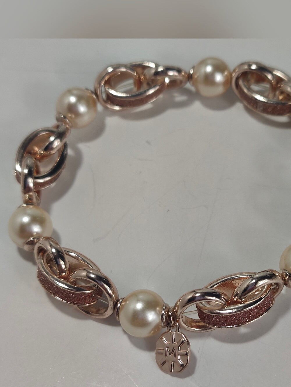 Monet Rose Gold Tone Faux Pearl Stretch Bracelet Pink Glitter Link Statement - Picture 3 of 7